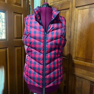 Lands End Red and Blue Checkered Puffer Vest size small